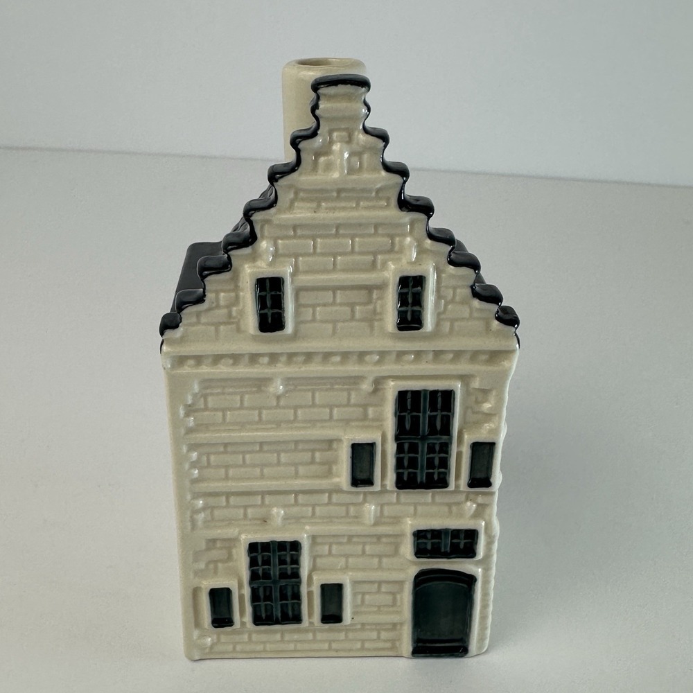 Blue Delft's KLM Bols House  Replica #82 Amsterdam 1575  (Empty ) 2008